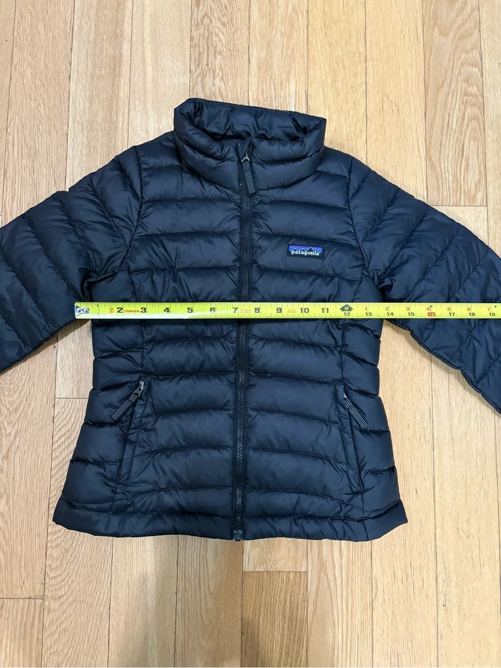 Patagonia Girls Black Down Sweater Puffer Jacket Size 5-6 Elevated Casual
